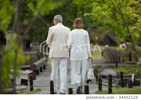 旅行資深夫婦觀光的第二生活圖像 34432119