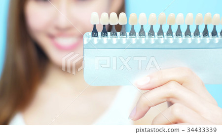 tooth whiten concept 34433339