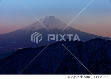 富士在從Oishi通行證看見的黎明在冬天 富士在從Oishi通行證看見的黎明在冬天 34434085