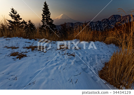 富士山在從雪oishi看見的黎明 富士山在從雪oishi看見的黎明 34434129