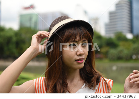 Young women park 34437968