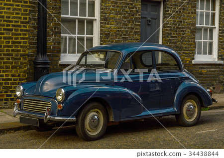 LONDON, ENGLAND - JUNE 3, 2017 LONDON, ENGLAND - JUNE 3, 2017 34438844