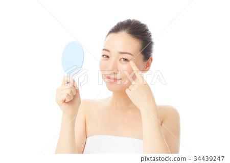 一個女人用鏡子 34439247