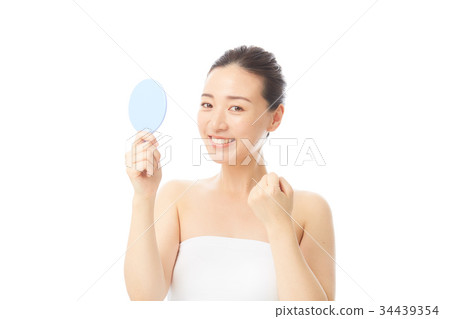 一個女人用鏡子 34439354