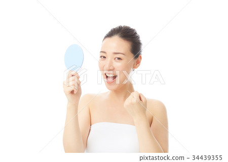 一個女人用鏡子 一個女人用鏡子 34439355