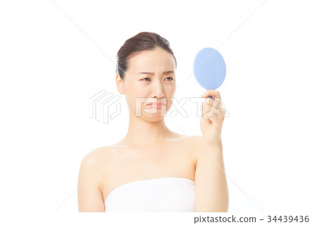 一個女人用鏡子 34439436