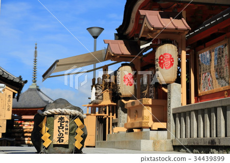 Shrines and temples 34439899