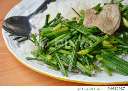 stir fried garlic chives with pork liver on rice 34439987