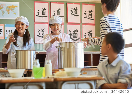 Elementary school lunch lunch break 34442640