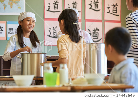 小學午餐午休 34442649
