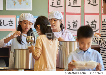 小學午餐午休 34442671