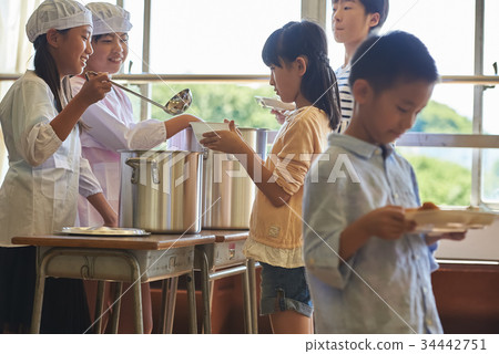 小學午餐午休 34442751