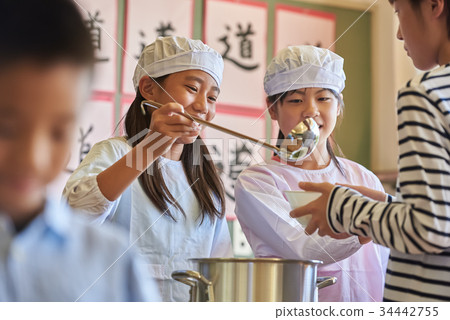 小學午餐午休 34442755