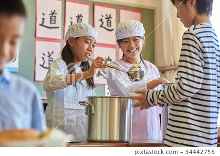 小學午餐午休 小學午餐午休 34442758