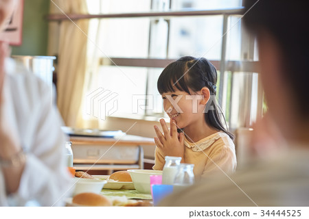 Elementary school lunch lunch break Elementary school lunch lunch break 34444525