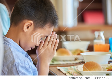 小學午餐午休 34444529