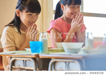 Elementary school lunch lunch break 34444539