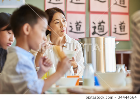 小學午餐午休 34444564