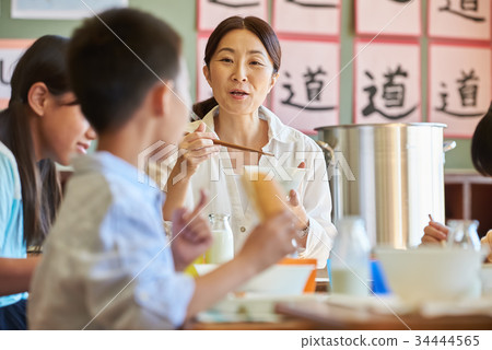 小學午餐午休 34444565