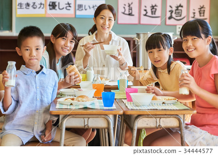 小學午餐午休 小學午餐午休 34444577