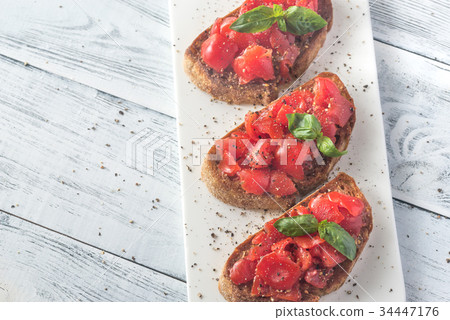 Bruschetta with cherry tomatoes and basil 34447176