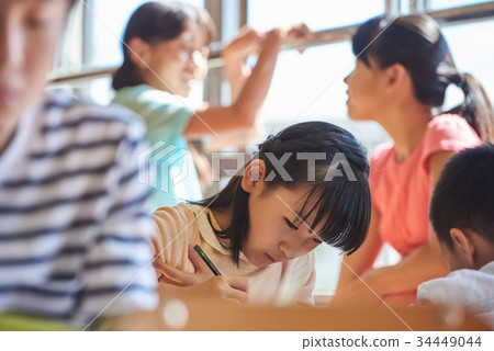 Elementary school break time classroom 34449044