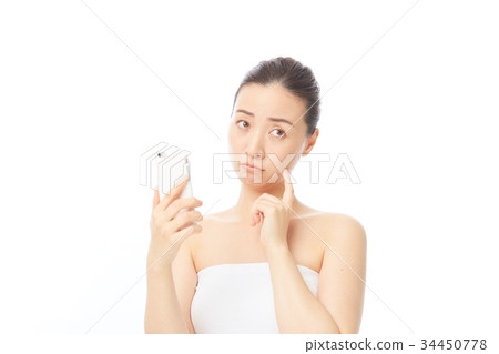 woman brushing teeth woman brushing teeth 34450778