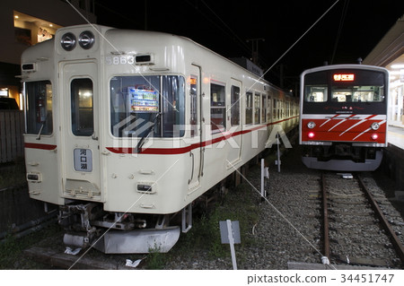 [FJ]富士急行線1000型京王線彩色和6000系列車排列（大月站） 34451747