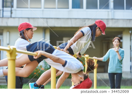 Elementary school physical education ground 34452009