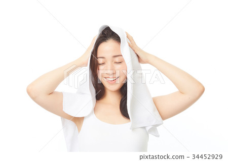 A lady with a bath 34452929