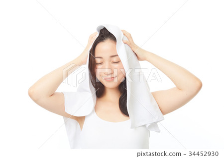 A lady with a bath 34452930