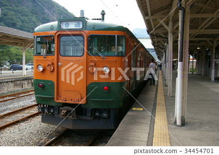 115系列列車在橫河站停靠 34454701