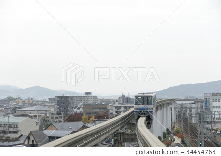 到達阪急寶塚線“Helloteike站”大阪單軌列車Hotarugaike大阪機場（伊丹機場） 34454763