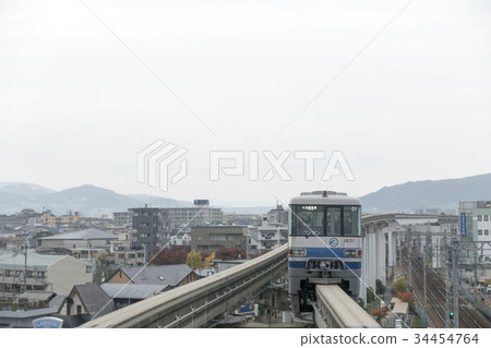 到達阪急寶塚線“Helloteike站”大阪單軌列車Hotarugaike大阪機場（伊丹機場） 34454764