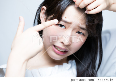 關心皮膚粗糙的女性 34456016