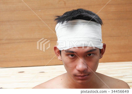 Young man with trauma of the head Young man with trauma of the head 34456649