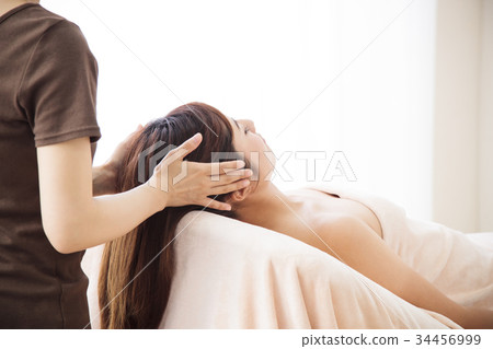 美麗的女人頭溫泉美容美容美髮沙龍 34456999