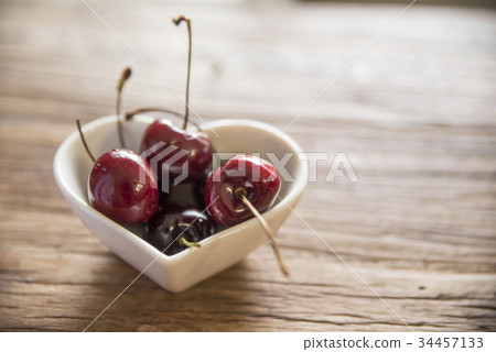 Washington Cherry 34457133