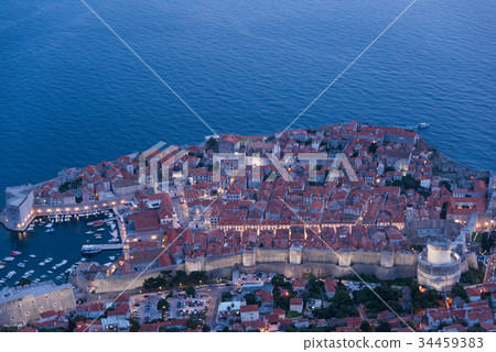 Night view of old city of Dubrovnik Night view of old city of Dubrovnik 34459383