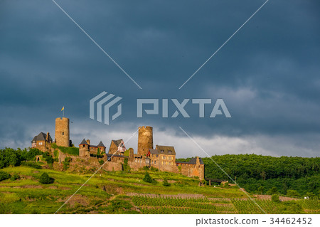 Thurant Castle and vineyards  34462452