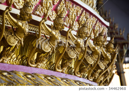Garuda statue. 34462968