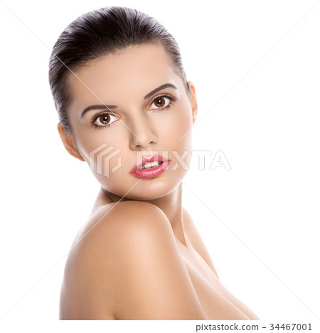 Portrait of natural and beautiful woman Portrait of natural and beautiful woman 34467001