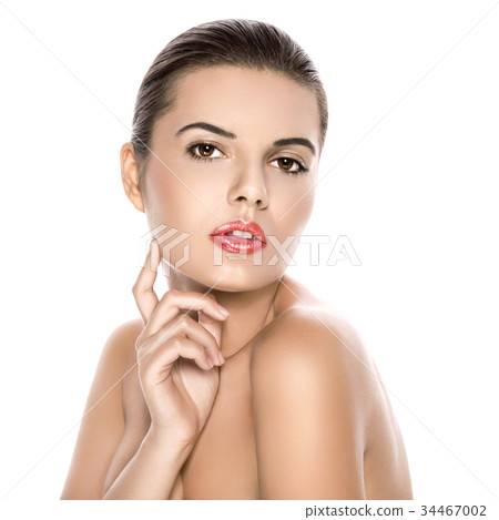 Portrait of natural and beautiful woman Portrait of natural and beautiful woman 34467002
