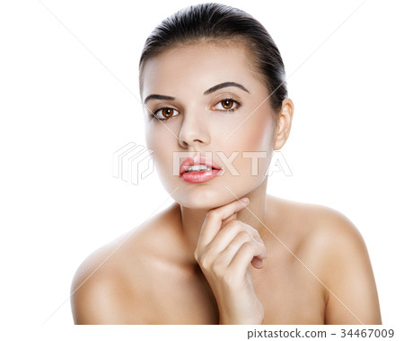 Portrait of natural and beautiful woman Portrait of natural and beautiful woman 34467009