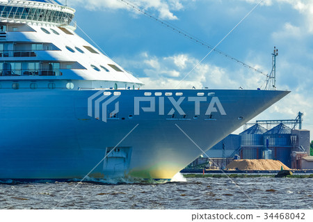 White cruise liner 34468042