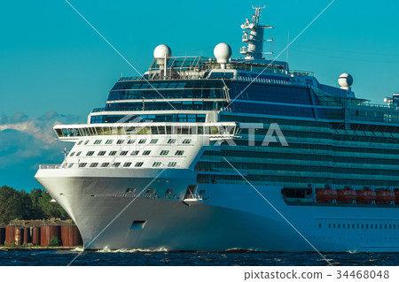 White cruise liner White cruise liner 34468048