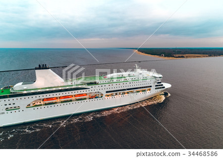 White cruise liner aerial view 34468586