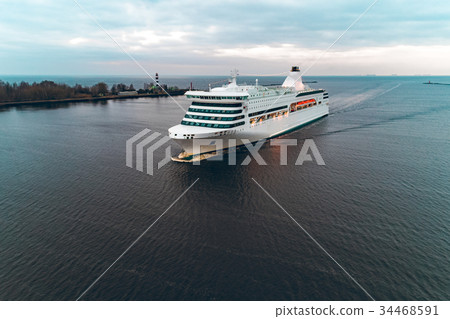 White cruise liner aerial view 34468591