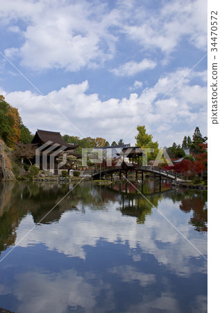 Autumn leaves of Torakeizan Eigaoji National Treasure Kannon-do and endless bridge 34470572