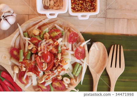 Spicy papaya salad is delicious ,thai food. Spicy papaya salad is delicious ,thai food. 34471998